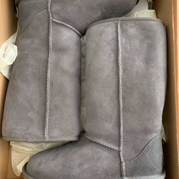Gray uggs - Picture 2 of 4